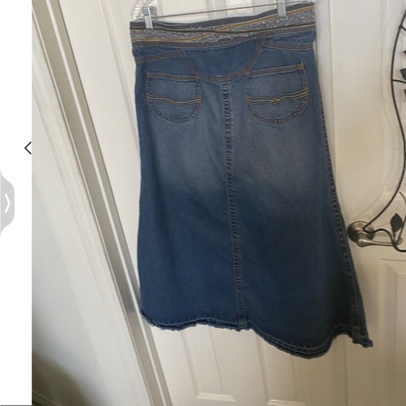 Cabi denim skirt size 8 - Picture 2 of 3